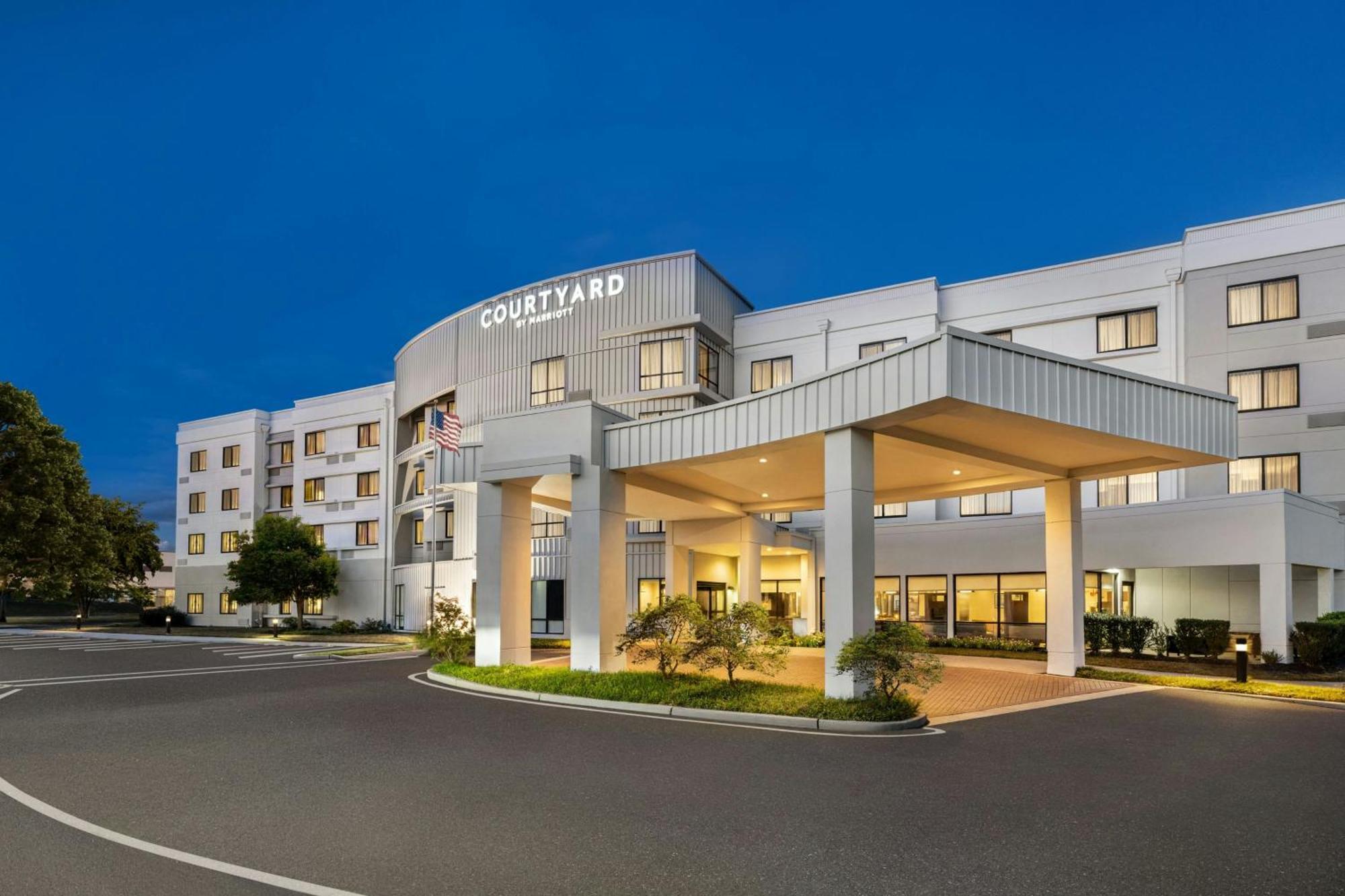 Courtyard Mt. Holly Westampton Hotel Buitenkant foto