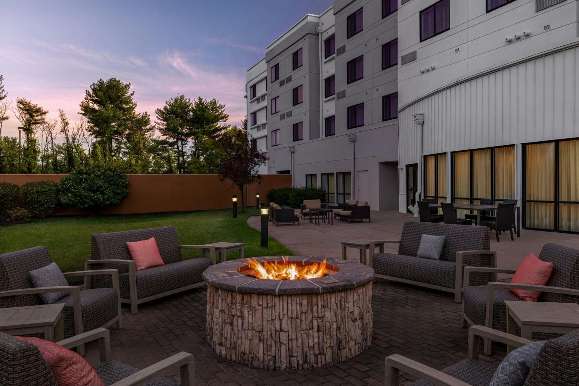 Courtyard Mt. Holly Westampton Hotel Buitenkant foto