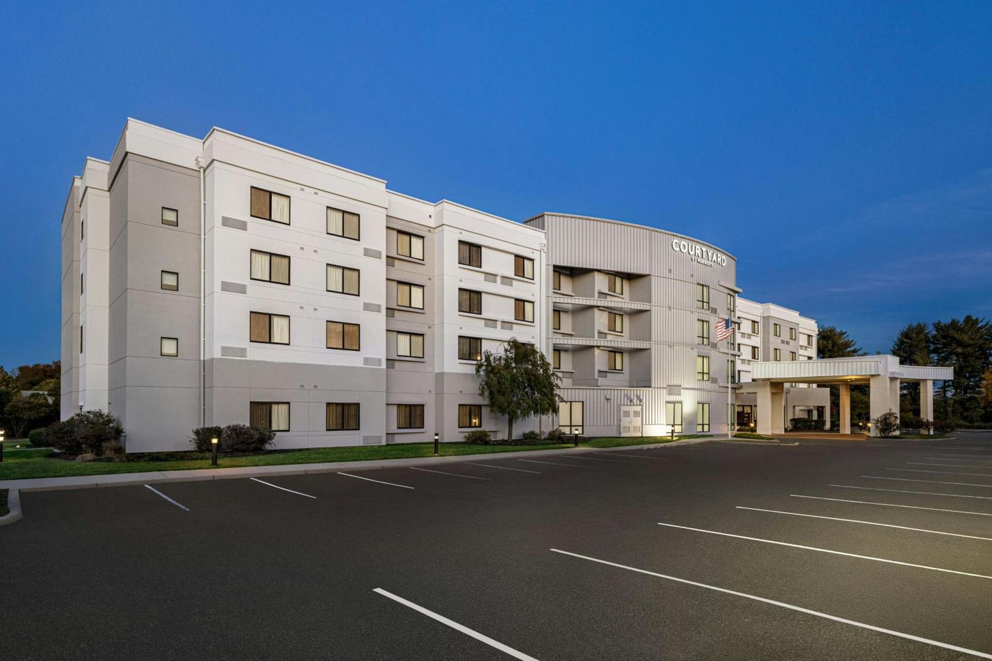 Courtyard Mt. Holly Westampton Hotel Buitenkant foto